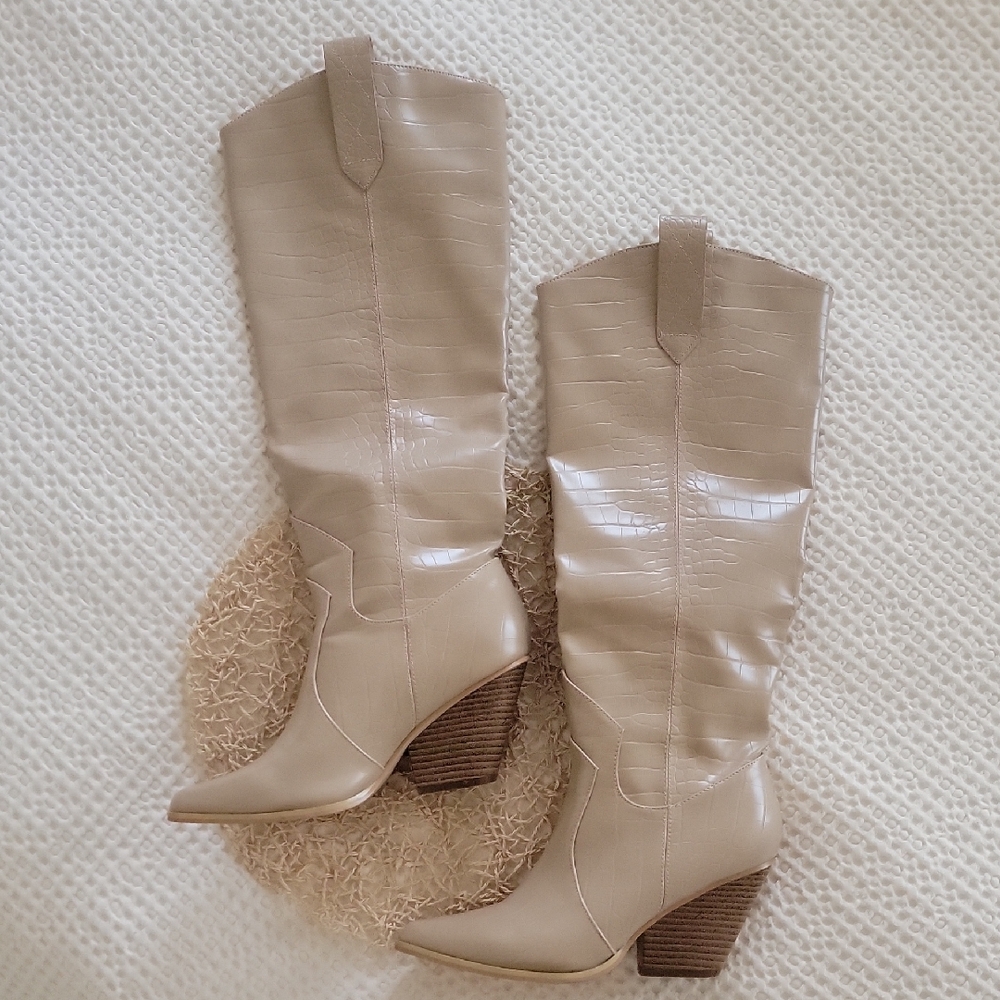 Stylish Tan Women's Boots